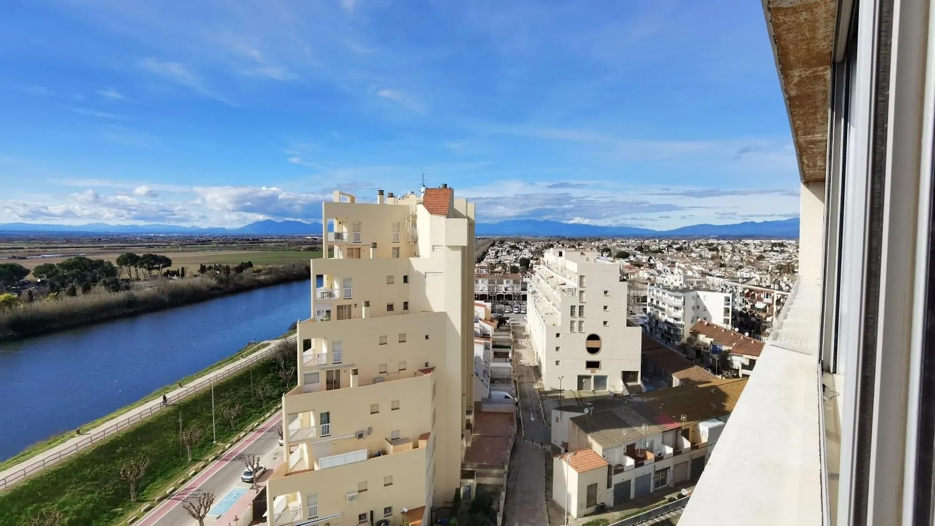 Leon Inmo Apartment Ancora - 15804 Empuriabrava Spain
